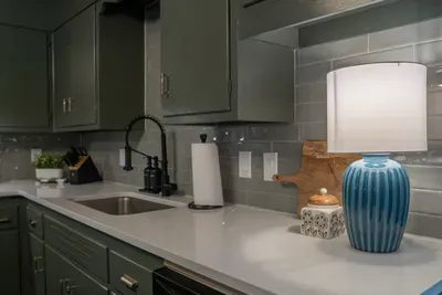 The Holman House - image 33 of 63