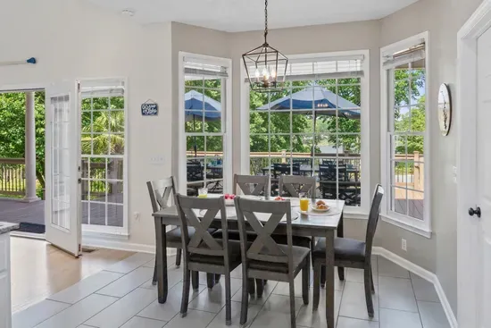 Whether dining indoors or out, enjoy plenty of options for quick bites or savoring more elaborate meals in comfort and style.