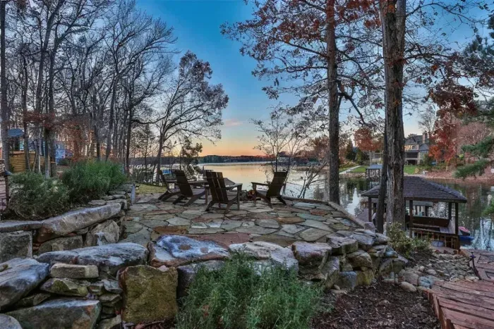 Outdoor - Walkway.png