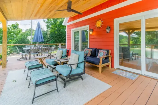 The deck also has an outdoor seating area with umbrella that seats 6 for summer fun!