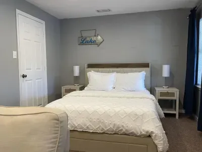 Thew downstairs living area also features a Queen-sized bed to allow for more sleeping spots with plenty of room.