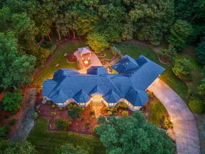 Overhead view that shows the size of the home the secluded feel you'll get staying here.