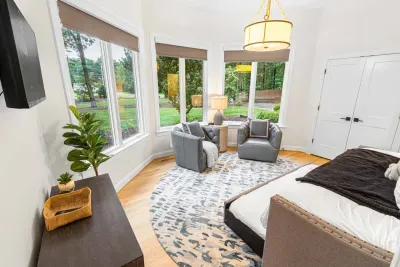Another bedroom with a twin-sized daybed and twin-sized trundle bed underneath.