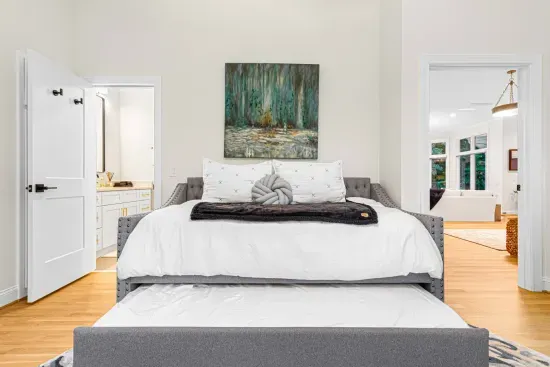Another bedroom with a twin-sized daybed and twin-sized trundle bed underneath.