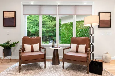 Seating area near the kitchen to relax and join in on the conversation.