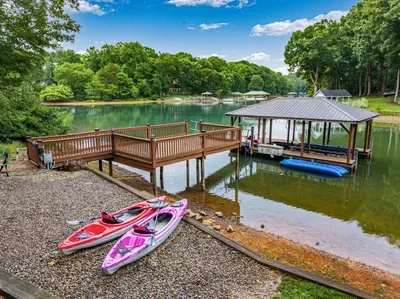 If you're looking for water fun, grab one of our kayaks and head out onto the water. You can also rent a pontoon boat and easily tie it up at our dock.