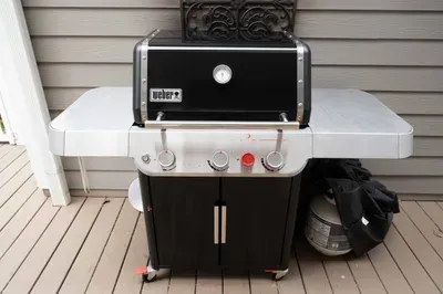 We have a propane barbecue grill available for guest use. We provide the propane.