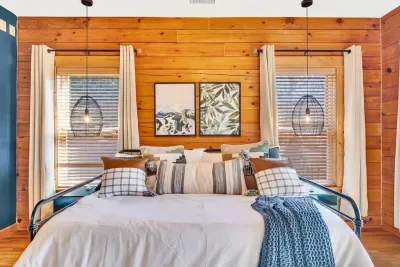 Upstairs 2nd bedroom which features a full size daybed with twin size trundle below it.