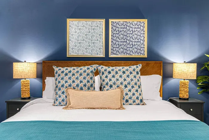 Master Bed & Bath (7)