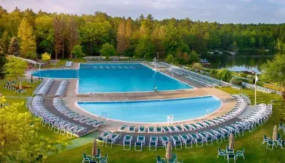 Community Amenities.  Located in the Lake Naomi Club, guests enjoy pools, private lake & beaches, boating, tennis & pickleball, golf, fitness center, trails, dining, and year-round activities in a premier four-season community.  7 night stay min req.