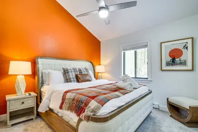 Pocono Pines vacation rental near Lake Naomi with king master ensuite bedroom on main floor