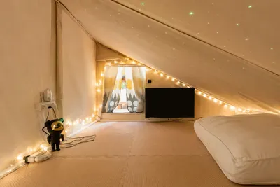 Twinkle lights and a starry
ceiling create a dreamy loft
for young guests.