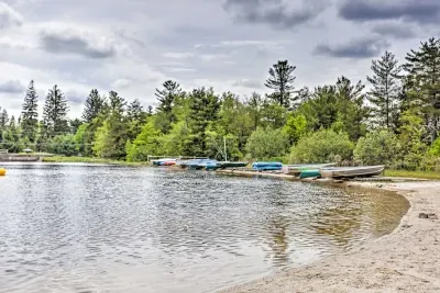 Community Amenities.  Located in the Lake Naomi Club, guests enjoy pools, private lake & beaches, boating, tennis & pickleball, golf, fitness center, trails, dining, and year-round activities in a premier four-season community.  7 night stay min req.