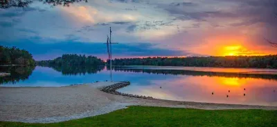 Community Amenities.  Located in the Lake Naomi Club, guests enjoy pools, private lake & beaches, boating, tennis & pickleball, golf, fitness center, trails, dining, and year-round activities in a premier four-season community.  7 night stay min req.