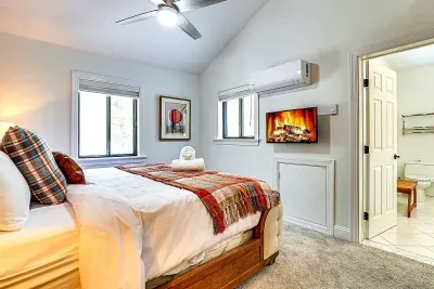 🛏️ The same Second-floor king master suite with ensuite bathroom and 32” Smart TV.