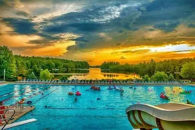 Community Amenities.  Located in the Lake Naomi Club, guests enjoy pools, private lake & beaches, boating, tennis & pickleball, golf, fitness center, trails, dining, and year-round activities in a premier four-season community.  7 night stay min req.