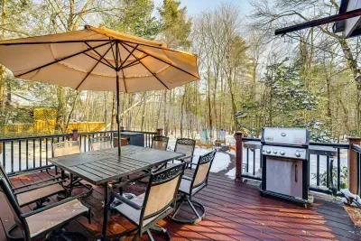 Outdoor Seating Area
Comfortable outdoor seating area, perfect for dining or enjoying the fresh air.