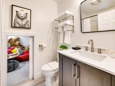 A quiet corner vanity with fresh towels close at hand.
