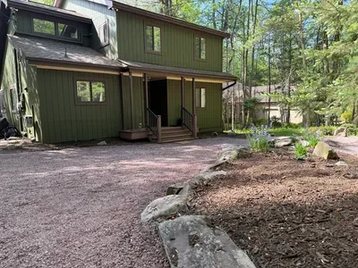 Front of home with stone driveway and plenty of parking for upto 8 vehicles.