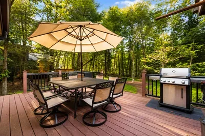 Fire up the grill and gather
on the deck for relaxed
meals in the trees.