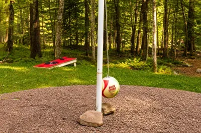 Tetherball and cornhole
turn the lawn into family
tournament central.