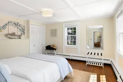 It boasts ample storage to keep your belongings tidy, nice decoration that creates a welcoming ambiance. And, a mirror that's is perfectly placed, making it easy to get ready for your day.