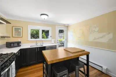 Grab a quick, delicious breakfast right here at the convenient kitchen island before heading out for your day's adventures