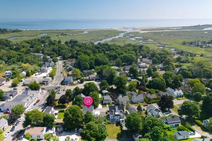 Conveniently located in Sandwich Village, within close distance of numerous museums and a variety of fun activities.