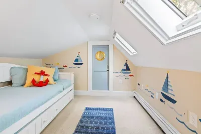 Third bedroom featuring twin trundle bed