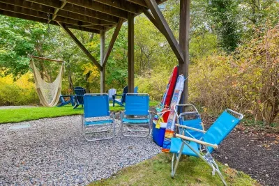 Beach accessories & hammock area