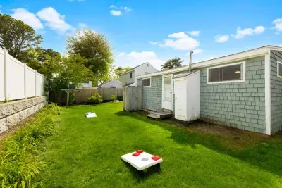 While the property is shared with two other units, Glendon Garden Retreats offers more backyard privacy. Let's play some cornhole!
