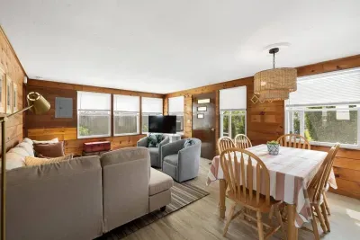 Here a nice view, place has enough room for everyone to gather comfortably.