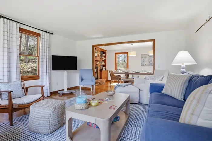 The ultimate hangout spot. Sink into deep, plush seating for a movie marathon, or keep the energy alive with an open flow that connects the fun to the dinner table.