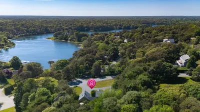 Peaceful wooded retreat near the lake with scenic views and privacy