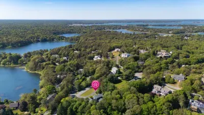 Peaceful wooded retreat near scenic ponds and coastal waterways