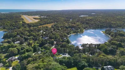 Peaceful wooded retreat near the lake and just minutes from the coast