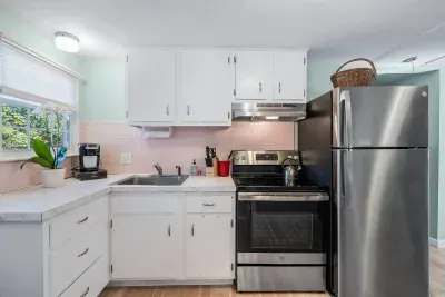 Full Kitchen (Right side, unit B)