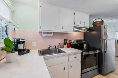 Full Kitchen (Right side, unit B)