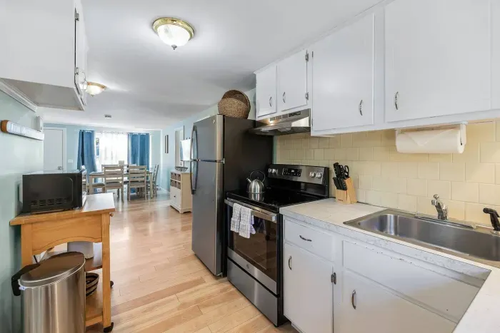 Full Kitchen (Left side, unit A)