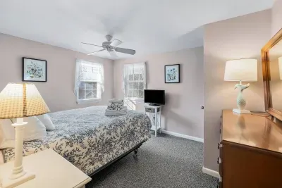 Room 1 - Left side of the house, Unit A