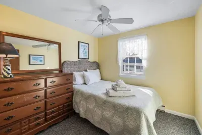 Room 2 - Left side of the house, Unit A