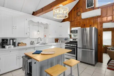 Front unit: Our full kitchen boasts stainless steel appliances and offers both drip and Keurig coffee for your morning brew.