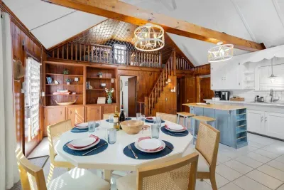 Front unit: Dining table accommodates 6 with ease.