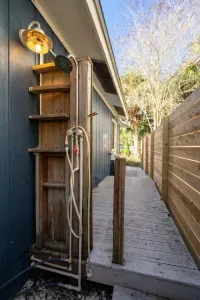 Enjoy the ease of rinsing off before stepping back inside