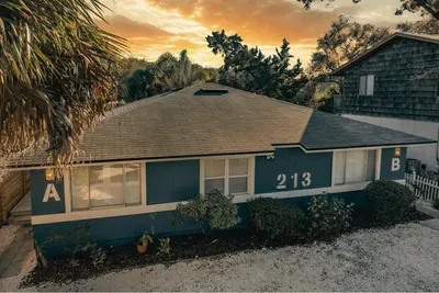 Charming duplex: private A/B entrances, sunset curb appeal, easy parking.