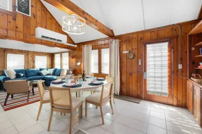 Nice pic showing you the round table.