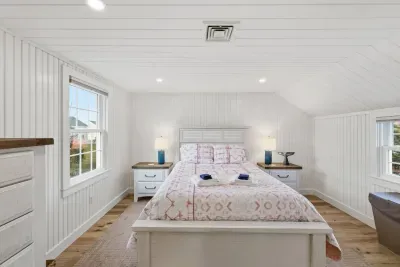 This beautifully decorated room offers a comfortable queen size bed.