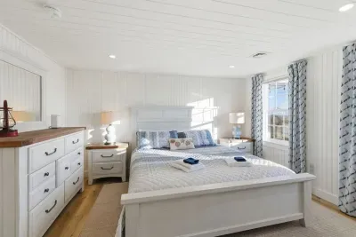 Wake to the sound of waves rolling onto the beach. This luxurious king sanctuary is the heart of your bright, coastal dreams.