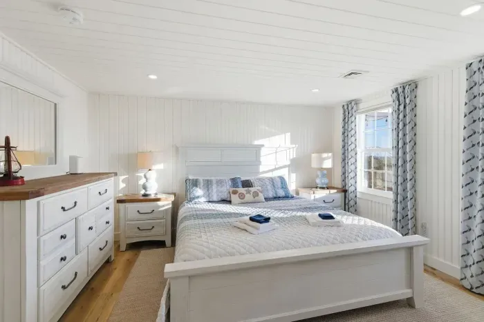 Wake to the sound of waves rolling onto the beach. This luxurious king sanctuary is the heart of your bright, coastal dreams.