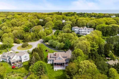 Get a sense of the surroundings 